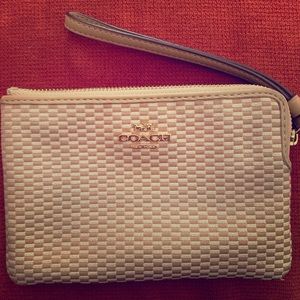 Coach wristlet with card pockets - like new!